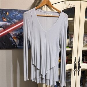 Light Gray V-Neck Long Sleeve Top